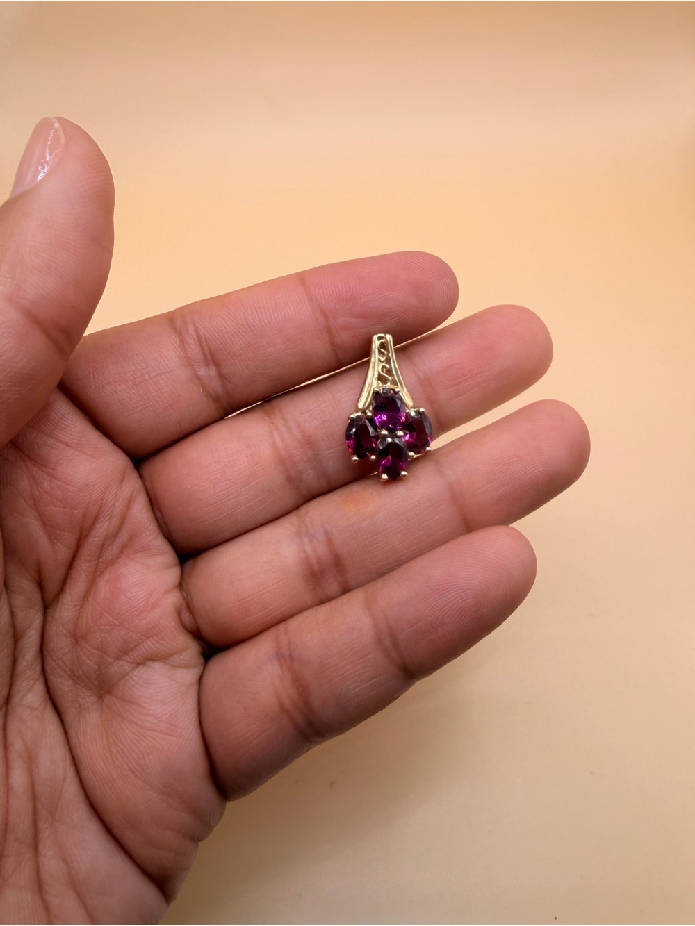 10k Yellow Gold 2.75 Ctw Rhodolite Garnet Pendant.